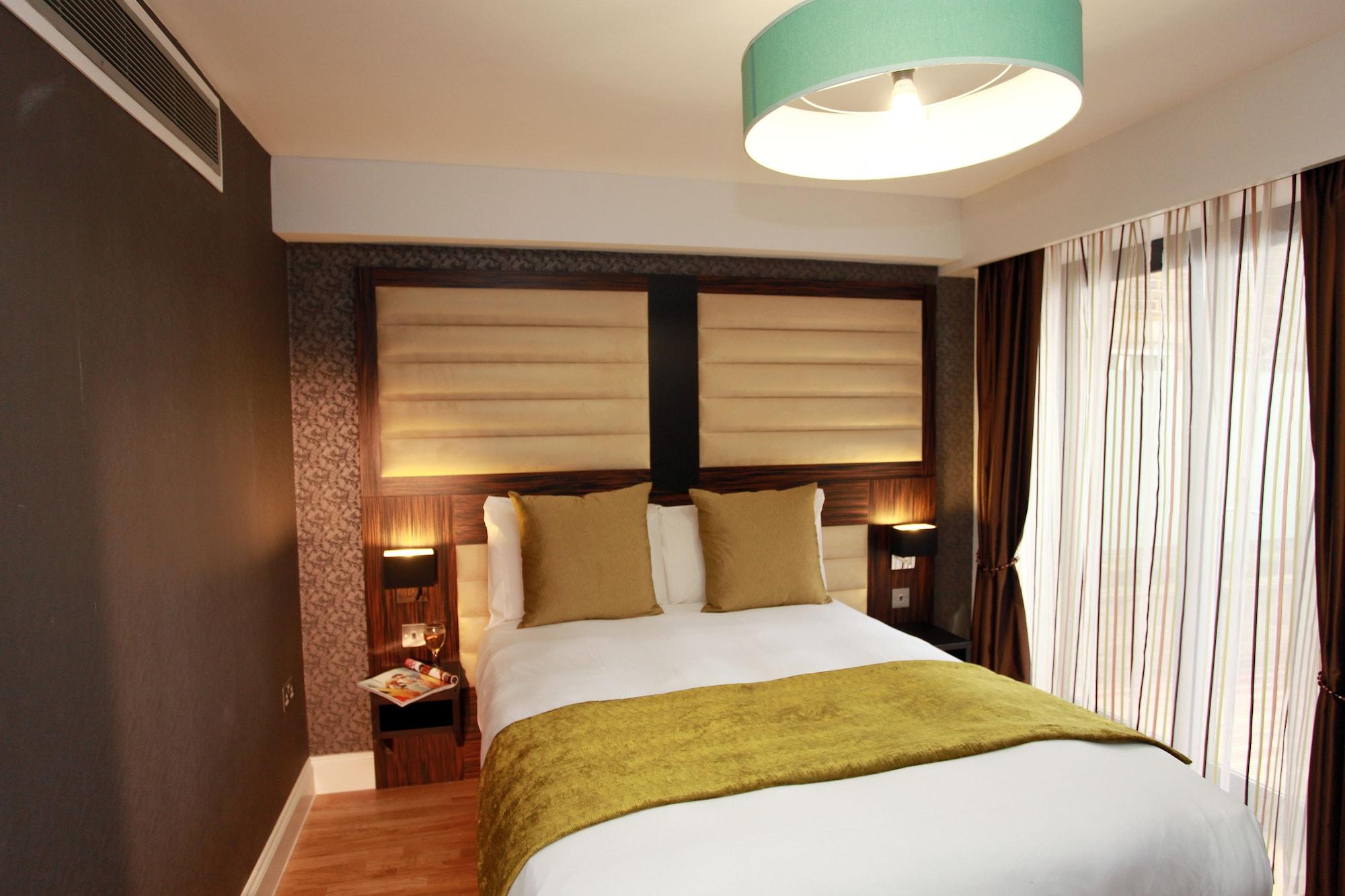 Maitrise Ealing - *